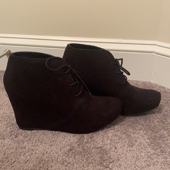 Faux suede wedge booties - Picture 2 of 5